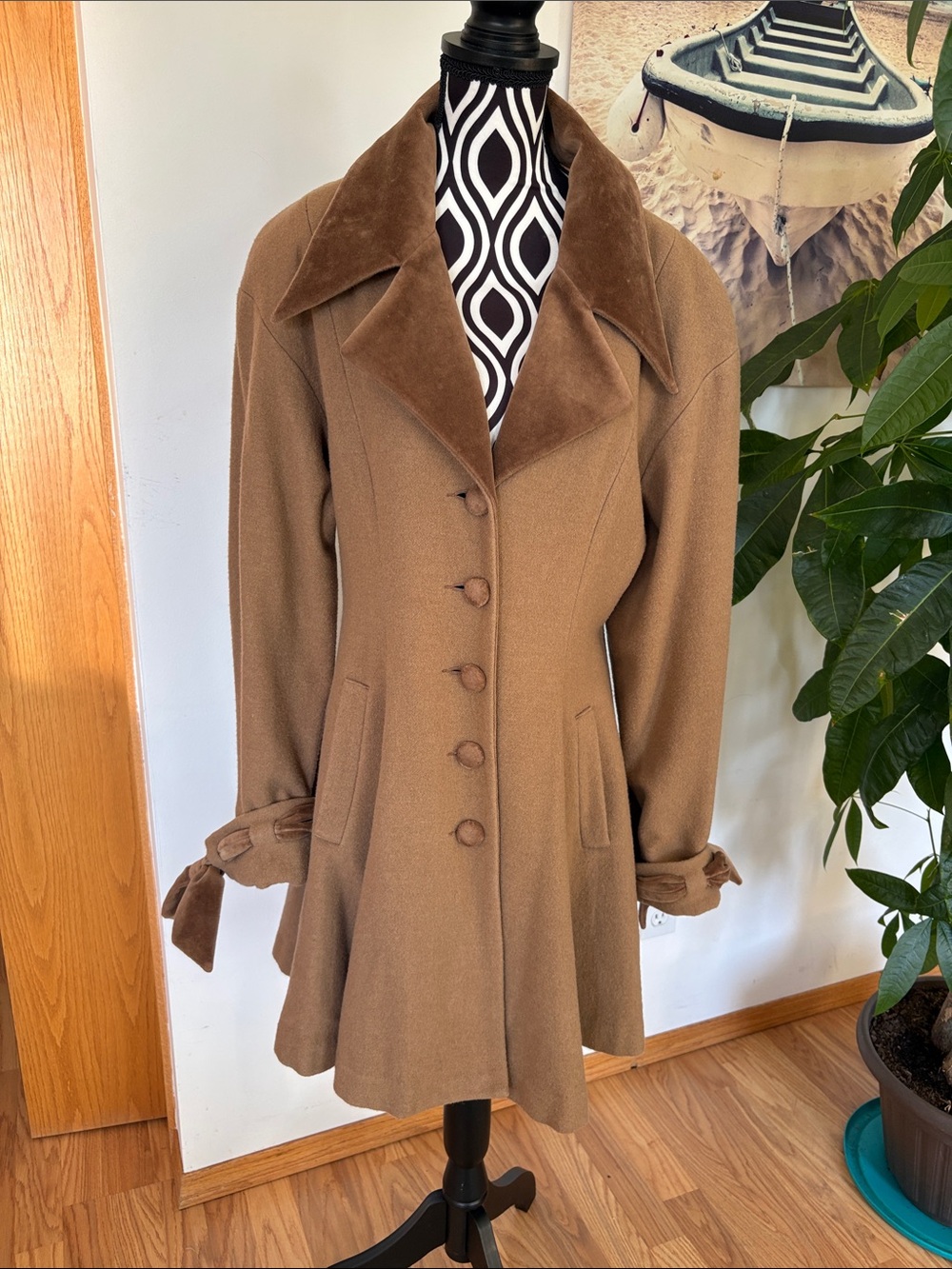 VINTAGE BELLADONNA Classic Brown Wool-Blend Coat with Tied Cuffs GORGEOUS